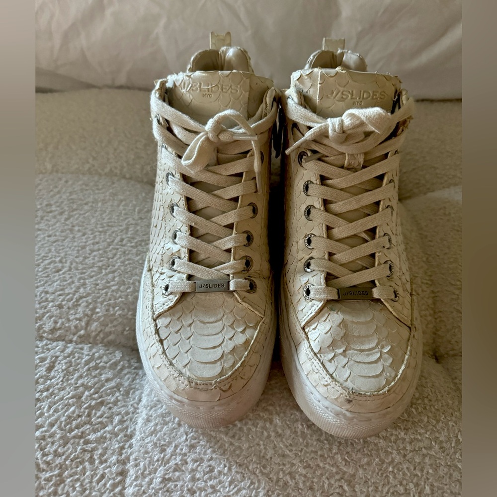 J SLIDES women’s low top shoes.